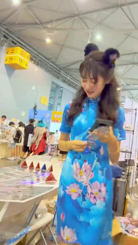 极品旗袍靓女全程翘起屁股性感骚内尿湿了 预览截图 2