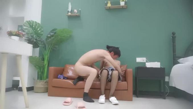 重金网约05后极品萝莉女神,苗条身材大长腿,掰开嫩逼狂舔,舔的妹子受不了,抱起一顿勐操 预览截图 3