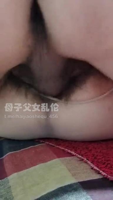 甘肃母子乱伦 绿母儿子网上找单男操骚逼妈妈 妈妈还帮洗单男的鸡巴 预览截图 8