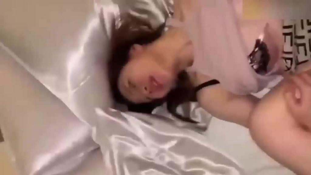香港5线小明星极品少妇被潜规则酒店口交骑乘位后入暴力输出 预览截图 7