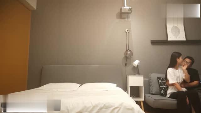 69特写蜂腰翘臀大叔暴力打桩直接给操哭了22岁清纯小姐姐 预览截图 1