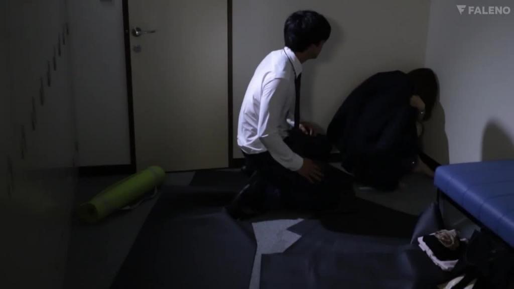 谁都无法帮助非情般追姦强暴。年上部下、上司、清扫员、后辈…一整晚被连续侵犯4次的美人OL 天使萌 FSDSS-314 预览截图 9