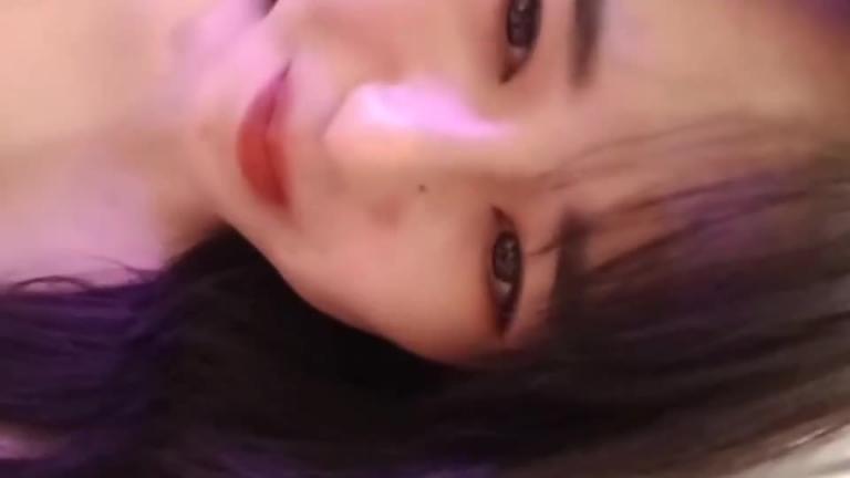 高颜值白皙嫩妹道具自慰 预览截图 10