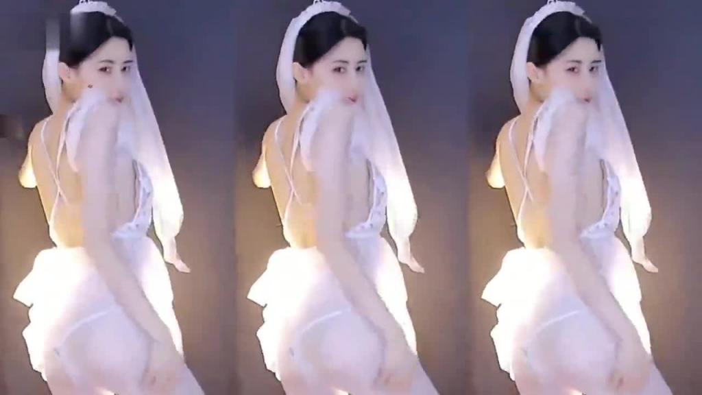 【网易直播】网易CC：极品美女 白夭夭定制透视婚纱骚舞诱惑 预览截图 3