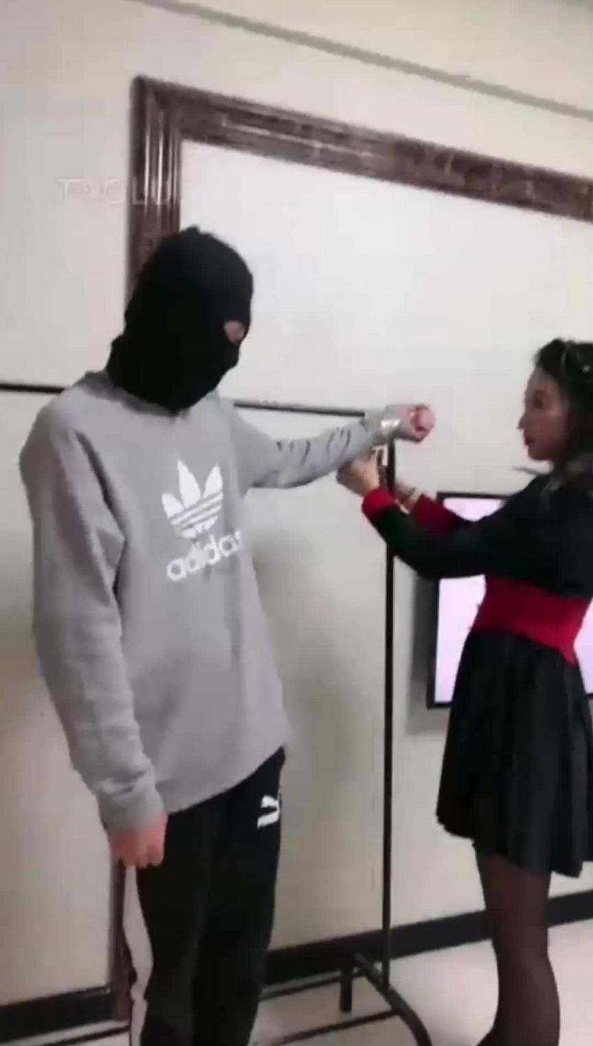 【高颜值气质女S-调教男奴】各种言语羞辱,唾液分泌喂食 预览截图 4