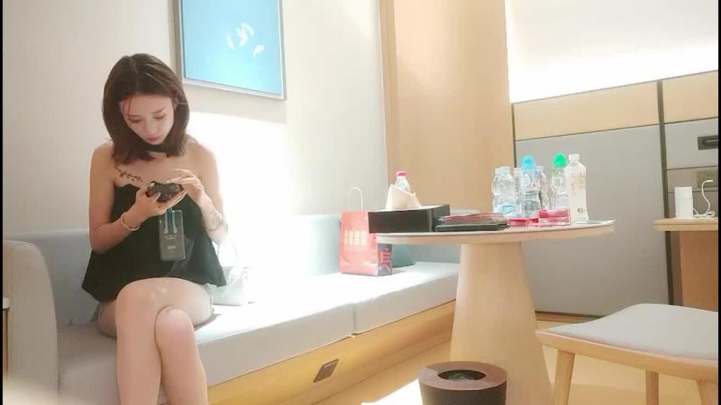【苗条极品车模】一对美乳黑丝情趣多姿势啪啪叫声练练 预览截图 1