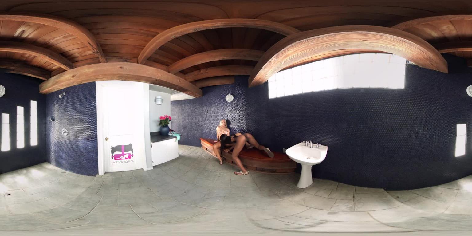 泳池玩3P VRB-006 预览截图 12