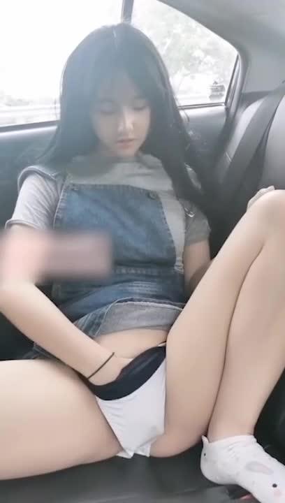 【父女乱伦】广西禽兽父亲接高三女儿在车内乱伦,女儿身材太好了! 预览截图 2