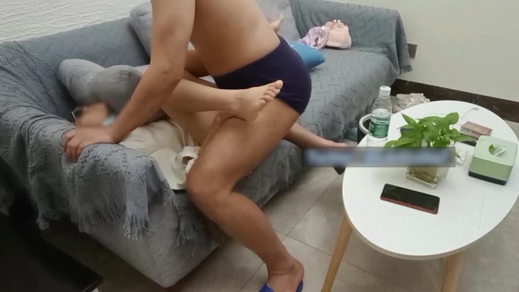【爱洛丽塔】回家的诱惑 强操看片自慰的小姨子 预览截图 4