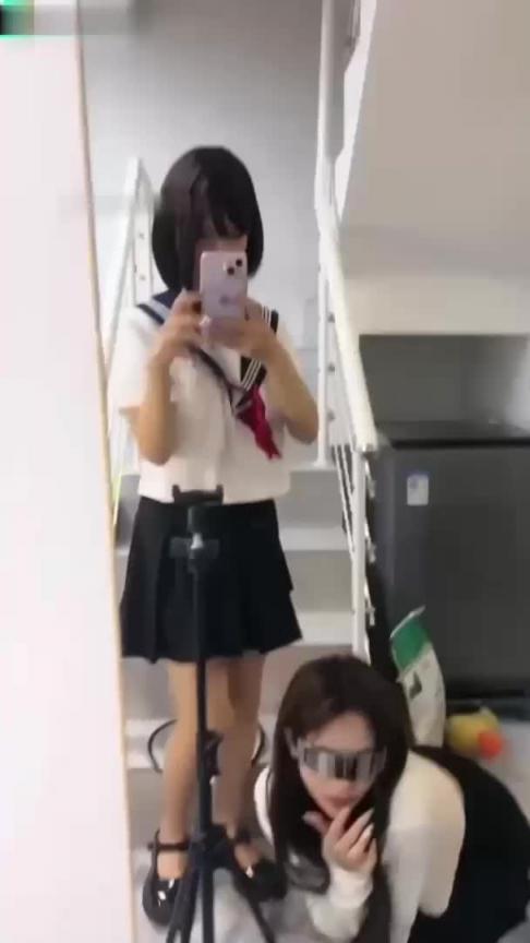 【调教女王-女同性奴母狗渴望被羞辱】主人强行舌吻舔脚，看得鸡儿硬 预览截图 12