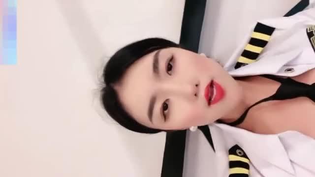 制服诱惑主题周无套内射叫起来好骚穿上制服的我你受得了嘛满足你的幻想 预览截图 6