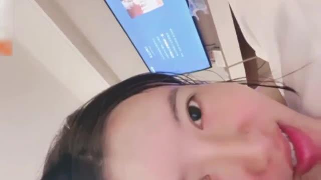 好舔的大奶美女跟大哥开房啪啪喂大哥吃奶子。无套爆草内射逼逼 预览截图 12