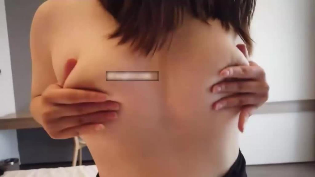 【老虎菜第十四部】模特丫丫巨乳眼镜娘 预览截图 2