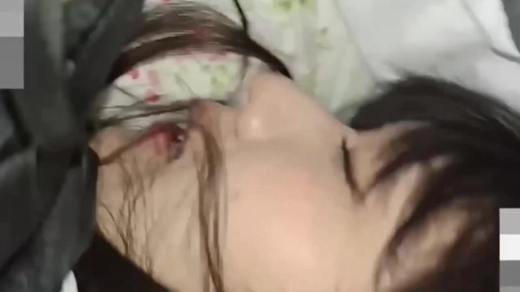 【重金破处中学生】第一次做爱很紧张，血流满床被无套内射 预览截图 11