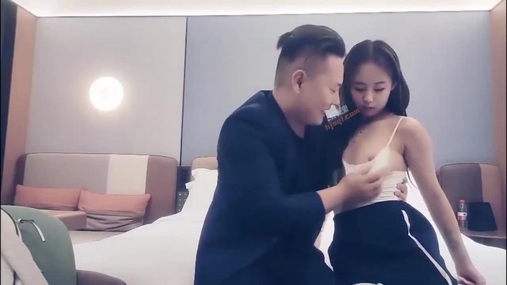 1/2约啪偷拍小女孩~嘤嘤嘤好可爱! 预览截图 1