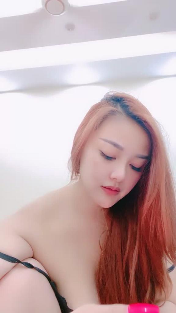 大奶大屁股露脸极品骚货精彩大秀直播,淫声荡语互动撩骚,揉奶玩逼看特写,撅着屁股等狼友草 预览截图 5