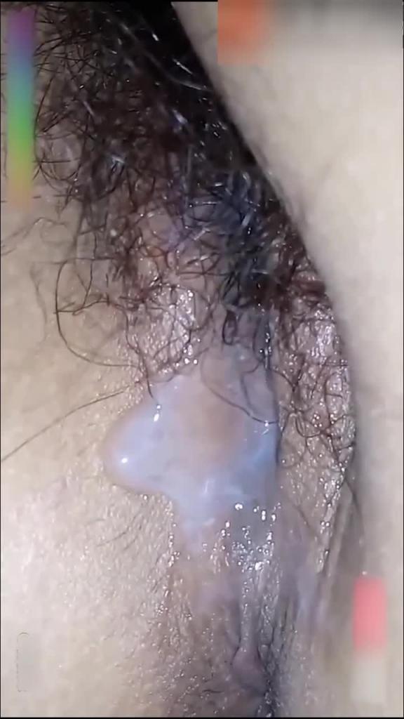【乱伦】儿子玩弄妈妈骚穴,妈妈假装睡着,淫水却泛溢成灾 预览截图 7