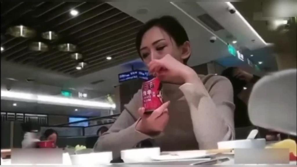 孩子班主任,约土豪出来吃火锅,去土豪家里勾引土豪被狂操 预览截图 3