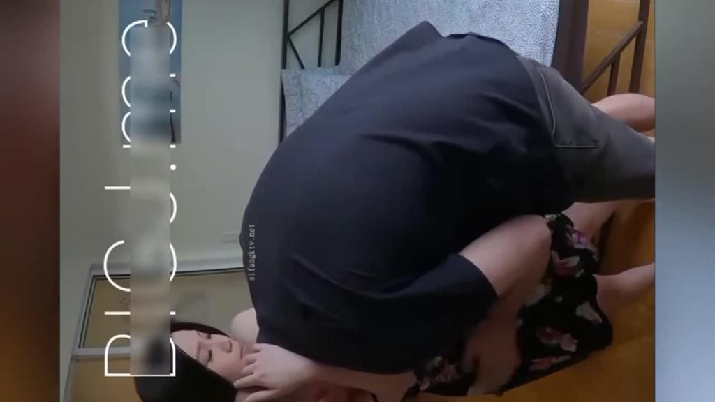 网曝独家资源门事件-美国格斗选手潜规则中国留学生拉阿拉队员,肌肉男大洋屌爆操娇嫩学生妹 预览截图 2