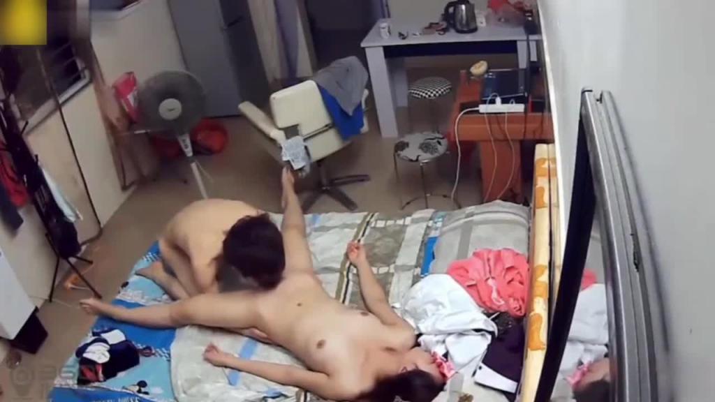 【真实记录】兄妹乱伦激情舔逼,抱在一起聊小时候的事情 预览截图 7