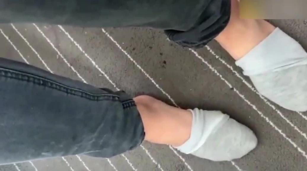 禁忌乱伦之恋真实姐弟乱伦姐姐勾引弟弟上床 预览截图 1