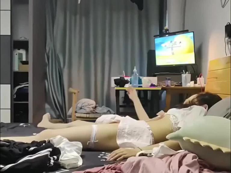 【兄妹乱伦】为妹妹配备遥控跳弹商场+公厕+车震+内射全套操遍了 预览截图 9