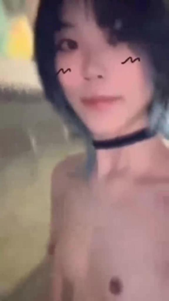 眼镜妹性瘾极大白天口爆吞精,喝尿,草逼,野外露出样样齐全 预览截图 12