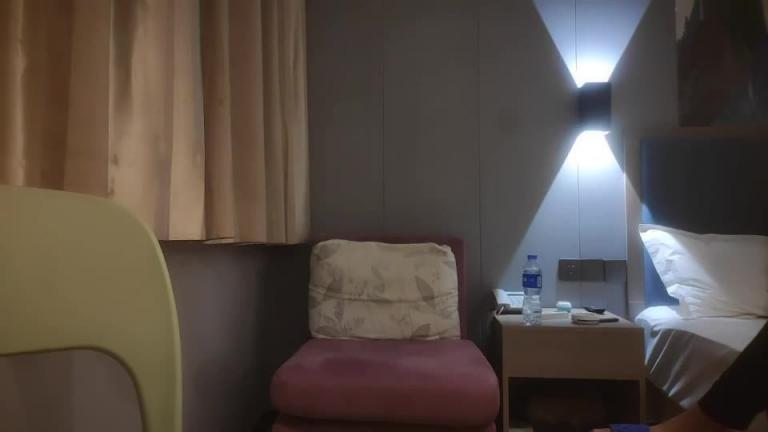 本人比照片漂亮,高颜值外围靓女,胸前纹身性感身材,扛起双腿就是爆操 预览截图 1