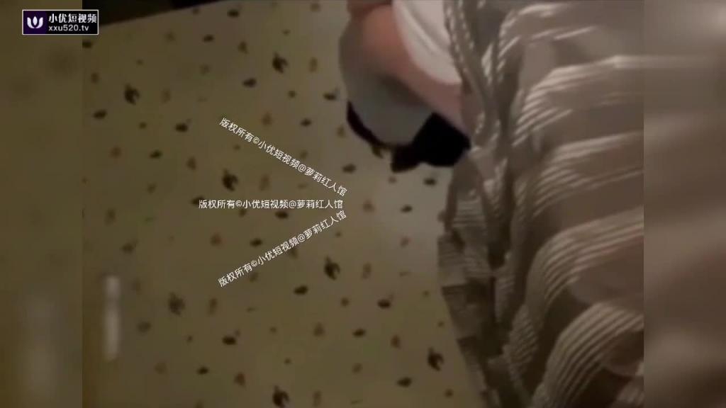 【真实强奸妈妈】85年极品身材气质瑜伽教练单亲妈妈被高中生亲儿子强奸全程反抗对白超级刺激 预览截图 6