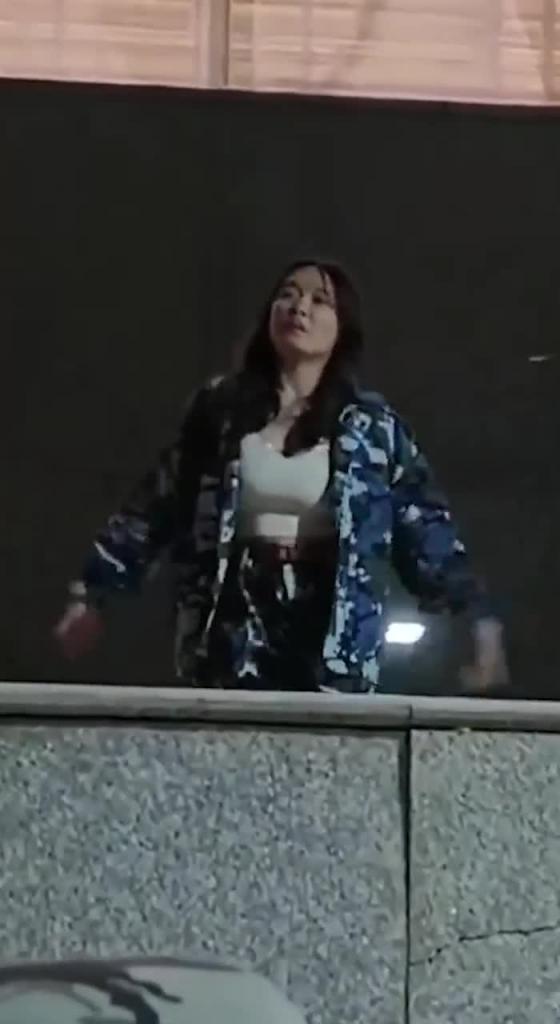 军训跳舞走光露出巨乳 西北民族大学巨乳女大学生军训跳舞走光露出大奶子火爆全网!【多视角完整版】 预览截图 2
