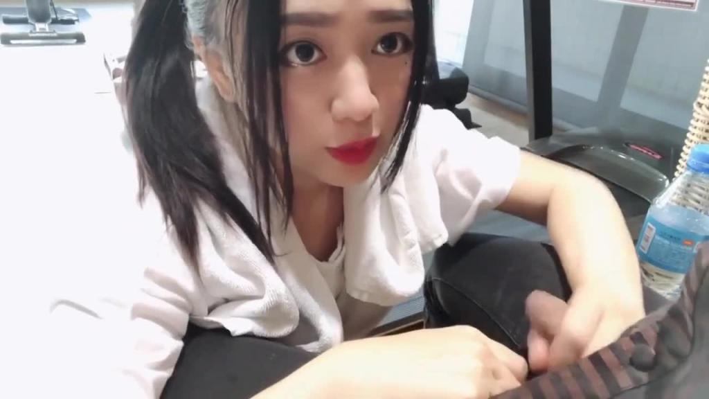 可爱台妹在健身房忍不住来了一发 预览截图 4