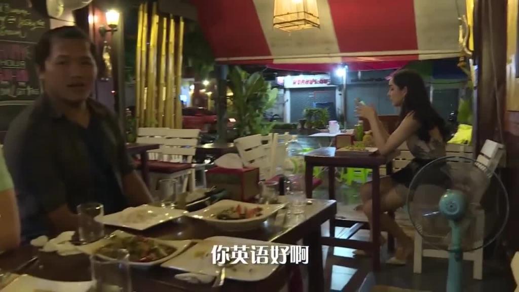 小鹏奇啪行第一季 第3集 小鹏与人妖皇后床上深入了解,竟然被无视 预览截图 6
