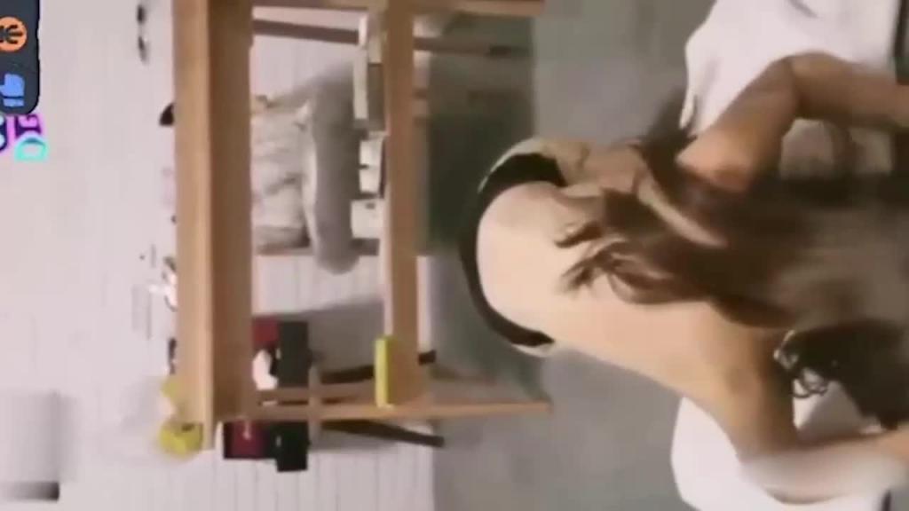 【姐弟乱伦】西安大表姐SM调教呲一脸尿不是事 预览截图 5