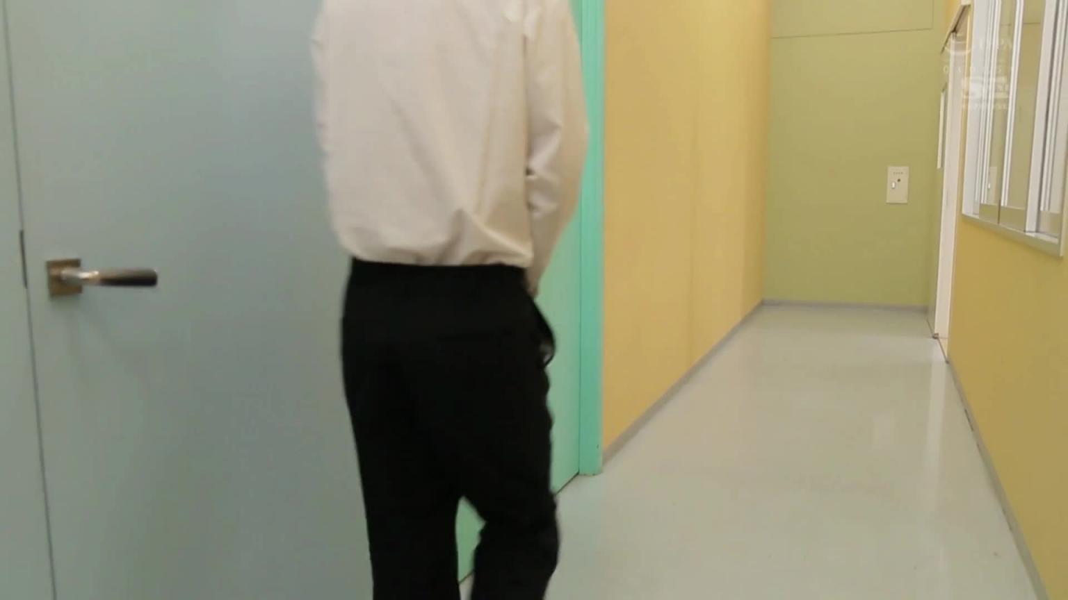 高衩泳装巨乳妈的诱惑教学观摩 奥田咲 SSNI-195 预览截图 1