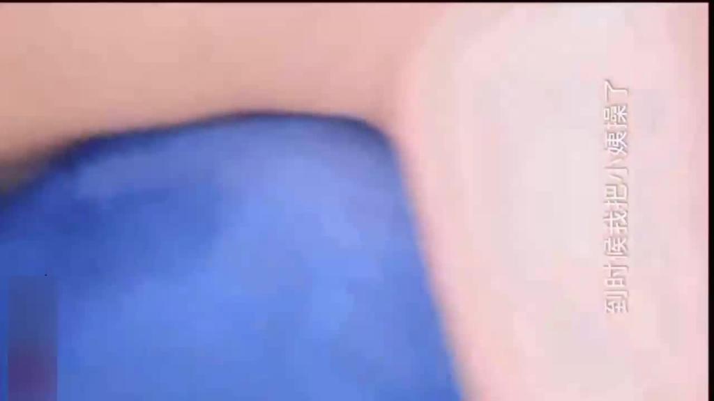 【母子乱伦】趁爸爸和牌友打牌我悄悄的去妈妈的房间求操逼 预览截图 9