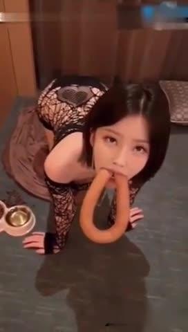 富人游戏凌辱调教高颜值小母狗 预览截图 5