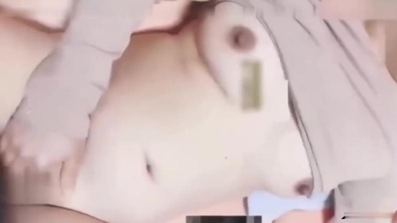 牛人乱伦妈妈跟外婆 预览截图 2