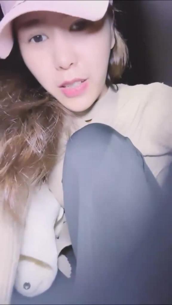 美少妇深夜勾搭摩的小伙小区野战撩下内衣揉奶子吃屌 预览截图 3