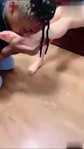 【媚黑母狗调教黑人】陪读生调教变态老黑 预览截图 2