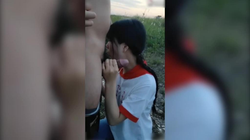 两个女大学生,户外轮流口交 预览截图 5