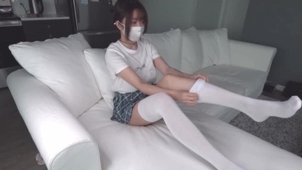 性感玩偶姐姐,嫩逼jk白丝,抱起来后入干不停 预览截图 1