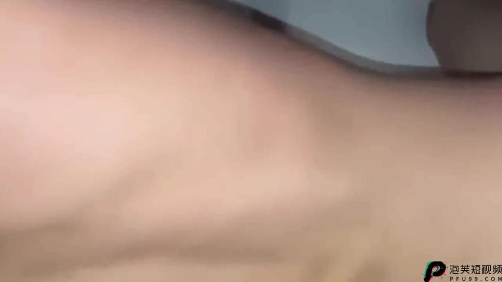 【重磅流出南航空姐真实与飞行员男友啪啪视频流出】你慢点，鸡巴太大了 预览截图 8