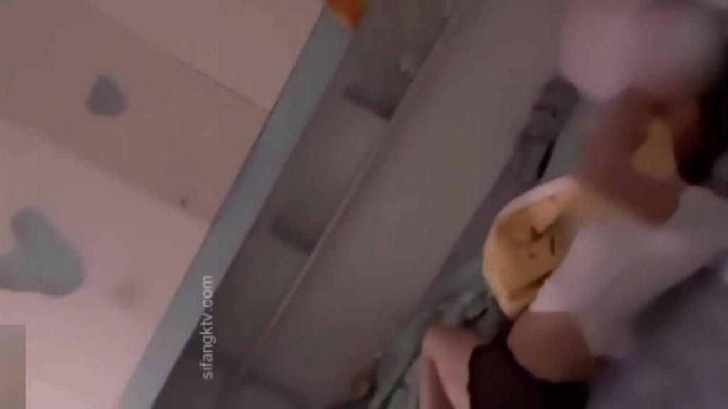 【兄妹乱伦】父母逼婚哥哥粗暴上了舞蹈老师妹妹 预览截图 3