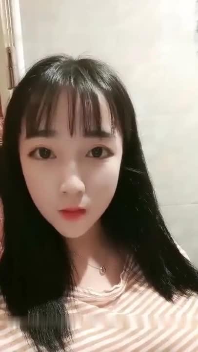 【童颜巨乳】巨乳姐妹花KTV唱歌,厕所里互舔大奶子,轮流吃鸡巴 预览截图 5