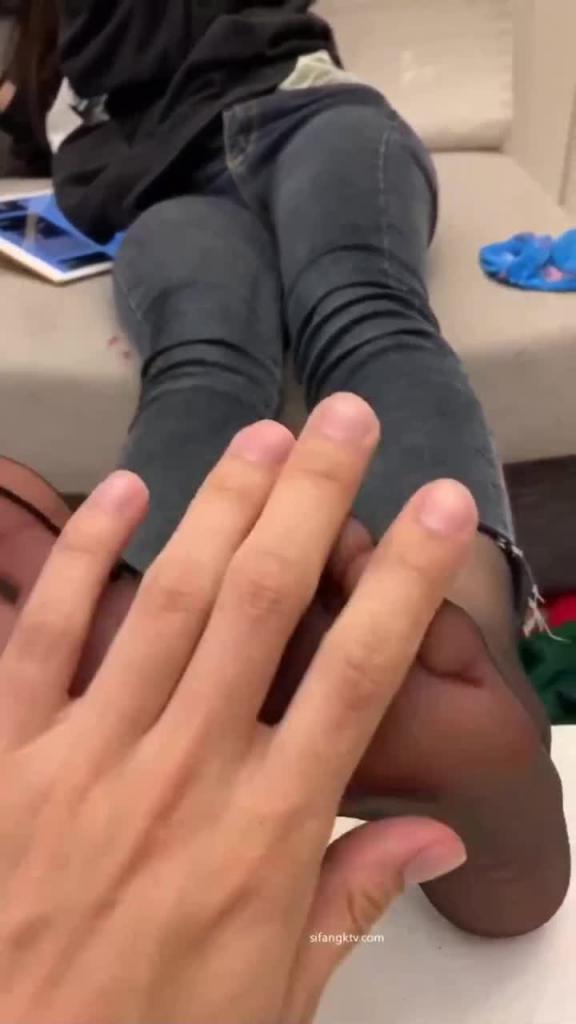 网曝热门事件,江大校花「林雅儿」不雅私拍黑丝美足商场试农间口爆 预览截图 6