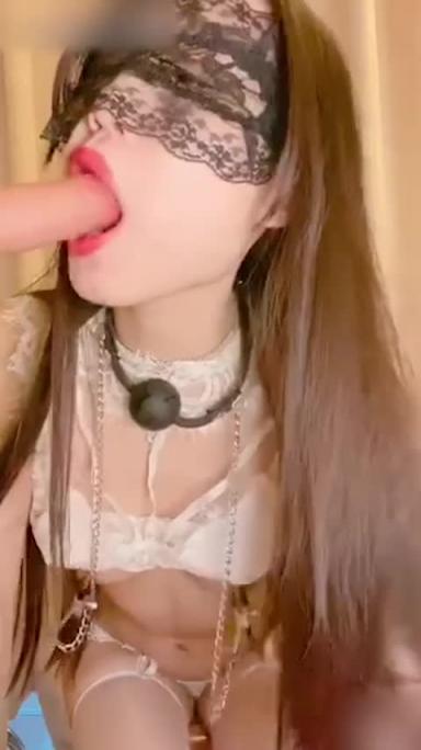 福利姬八月未央 白丝美女蒙着眼插逼直到高潮真享受 预览截图 3