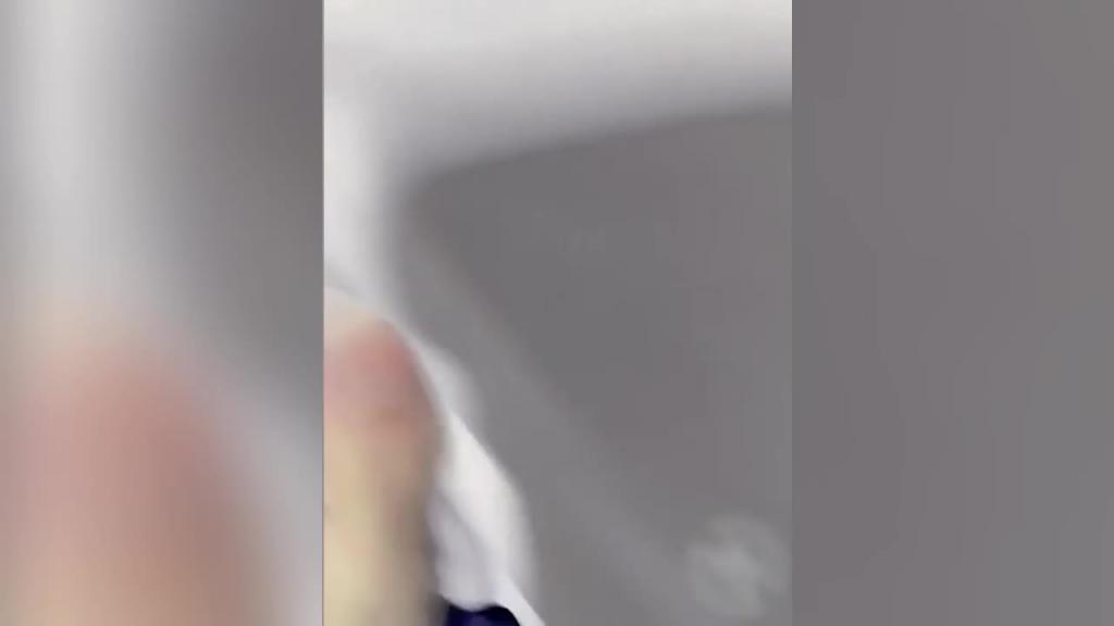 【兄妹乱伦】女厕强操白虎表妹求我快点干 预览截图 5