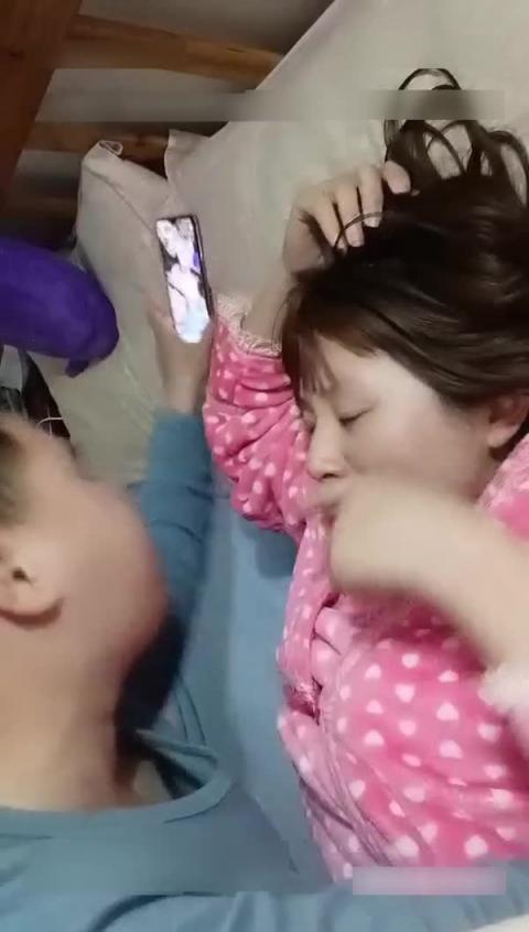 【极品乱伦】 拿懵懂小姨子泻火 无套啪啪勐操小姨子表情亮了 预览截图 1