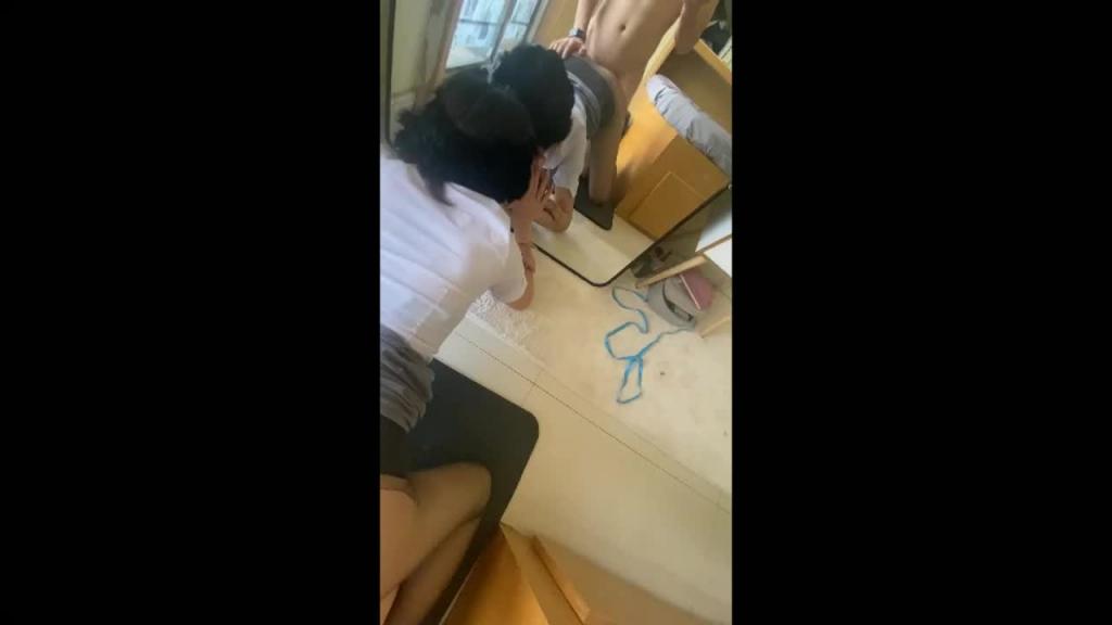 极品爆裂黑丝OL 被大屌男友爆操内射 预览截图 10