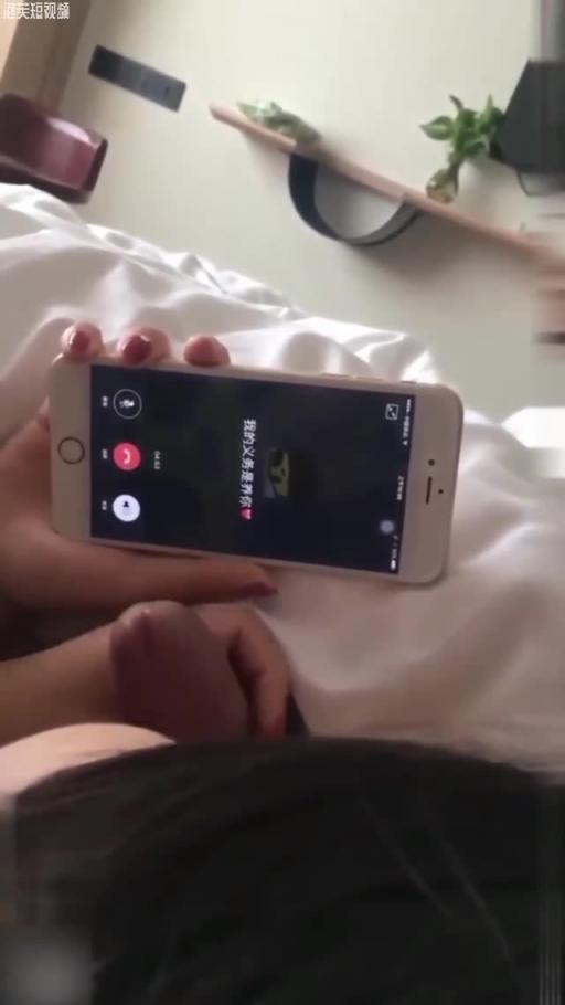 【真实绿帽】骚母狗偷情一边吃鸡巴一边给男友打电话 预览截图 1